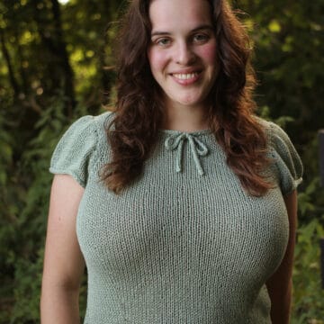 Sanne wearing her Myrtle Tee